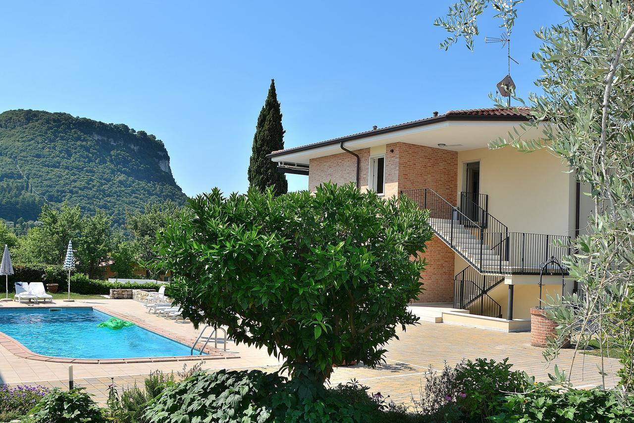 Ca Gardesana With Pool Villa Bagian luar foto