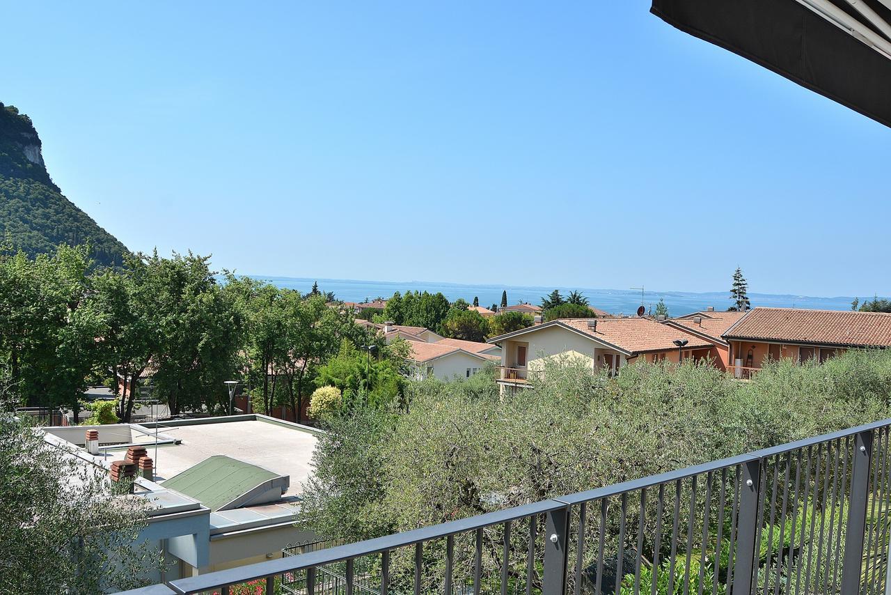 Ca Gardesana With Pool Villa Bagian luar foto