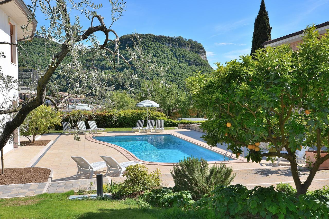Ca Gardesana With Pool Villa Bagian luar foto